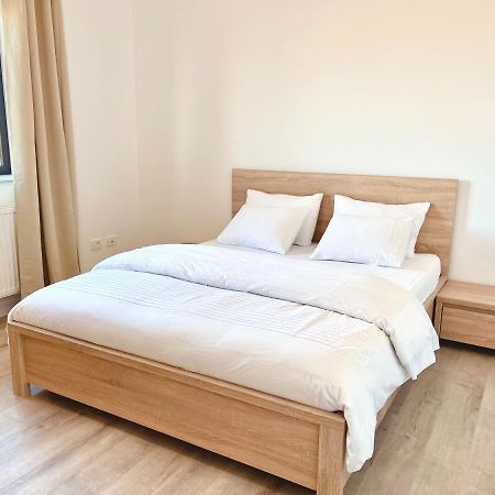 Express Estates Apartment Lisaura Ngoại thất bức ảnh