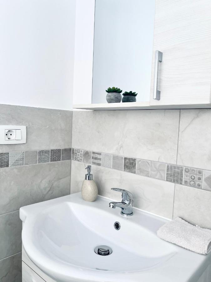 Express Estates Apartment Lisaura Ngoại thất bức ảnh