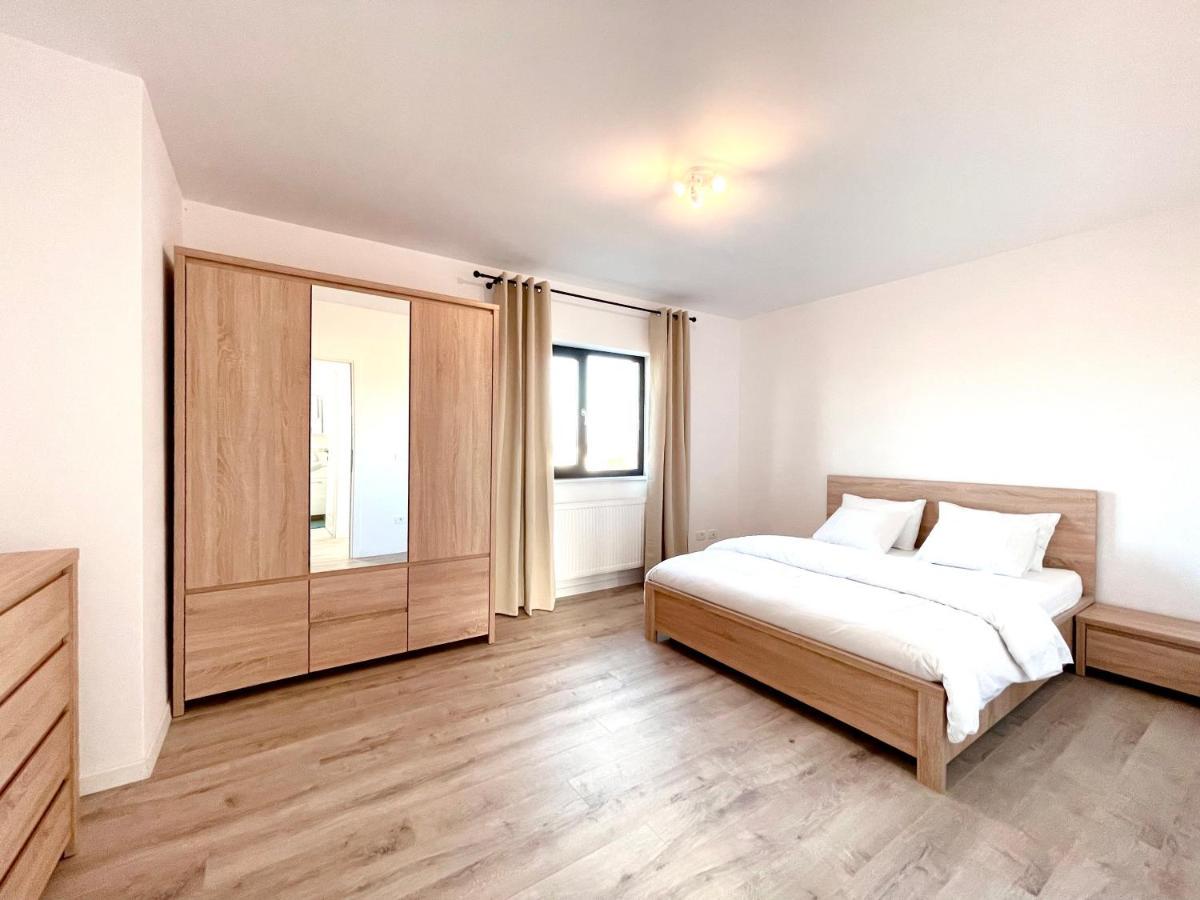 Express Estates Apartment Lisaura Ngoại thất bức ảnh